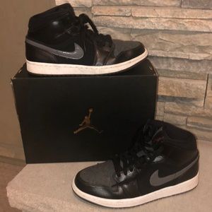 AIR JORDAN 1 MID PREM